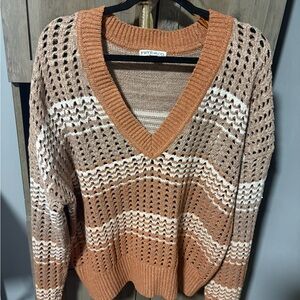 FRYE AND CO. V-Neck Sweater - Tan and White